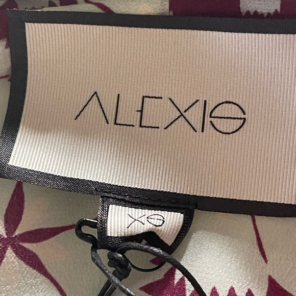 NWT Alexis Silk Tie Neck Cold Shoulder Floral Pink Berry Blouse Size XS - Picture 7 of 10